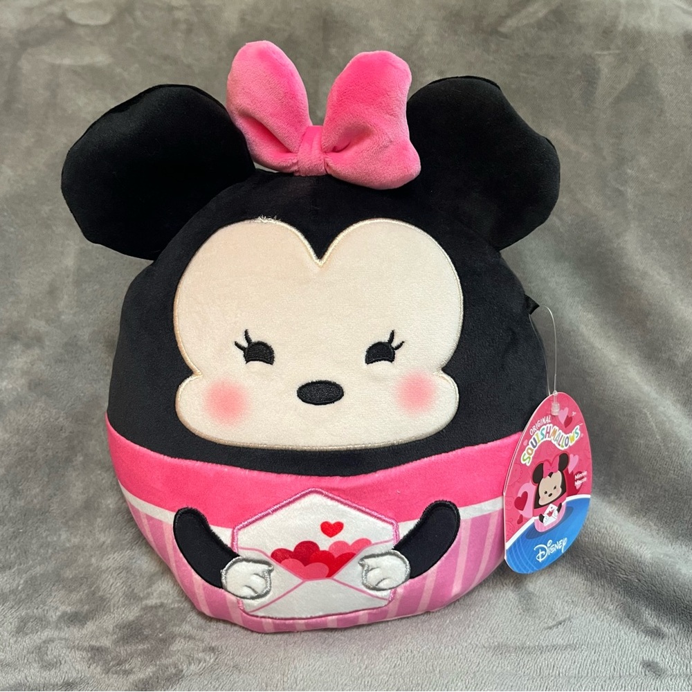 Disney Minnie Mouse Squishmallow Valentine’s Day Plush holding hearts envelope